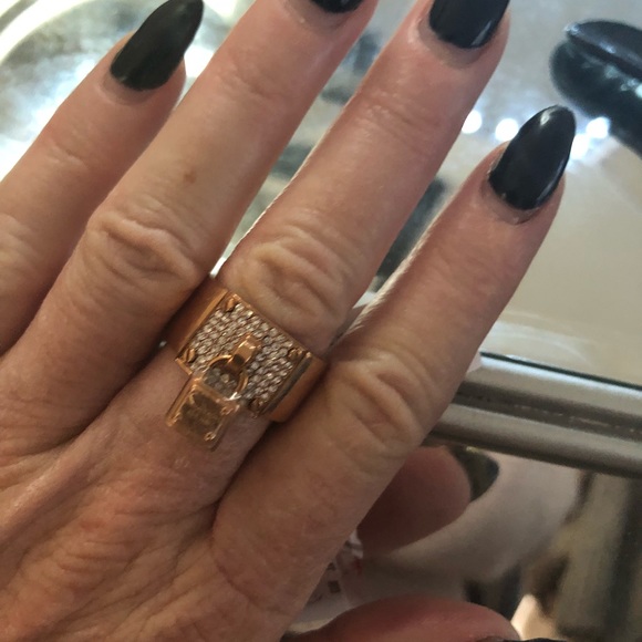 🌸NWT Michael Kors padlock ring Gawjus - Picture 2 of 4